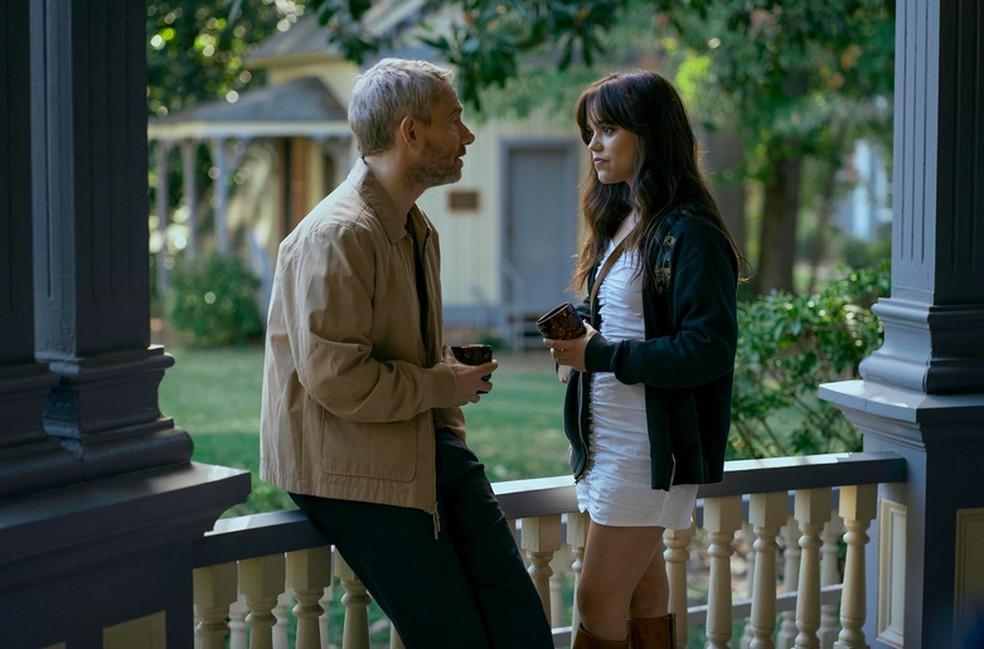 Martin Freeman e Jenna Ortega em cena de Miller's Girl (2024) — Foto: Divulgação