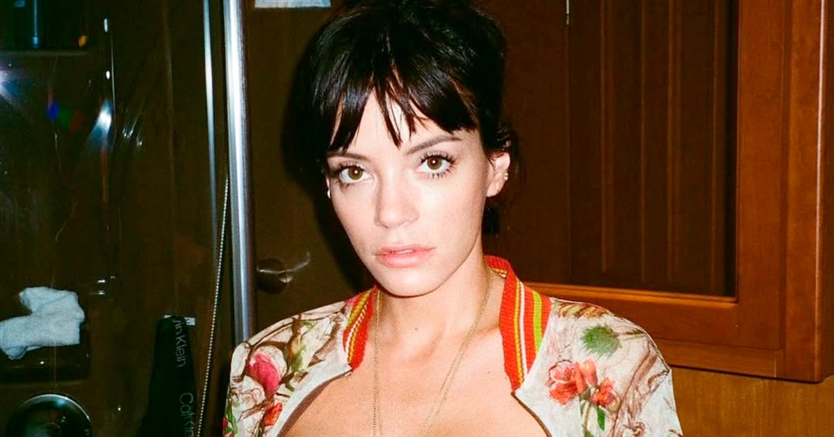 Lily Allen expõe: Ex-companheiro usava críticas sobre higiene para manipular e humilhar durante o relacionamento
