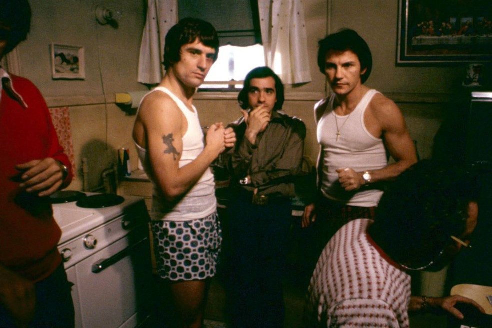 Robert De Niro, Martin Scorsese e Harvey Keitel no set de 'Caminhos Perigosos', em 1973. — Foto: Reprodução