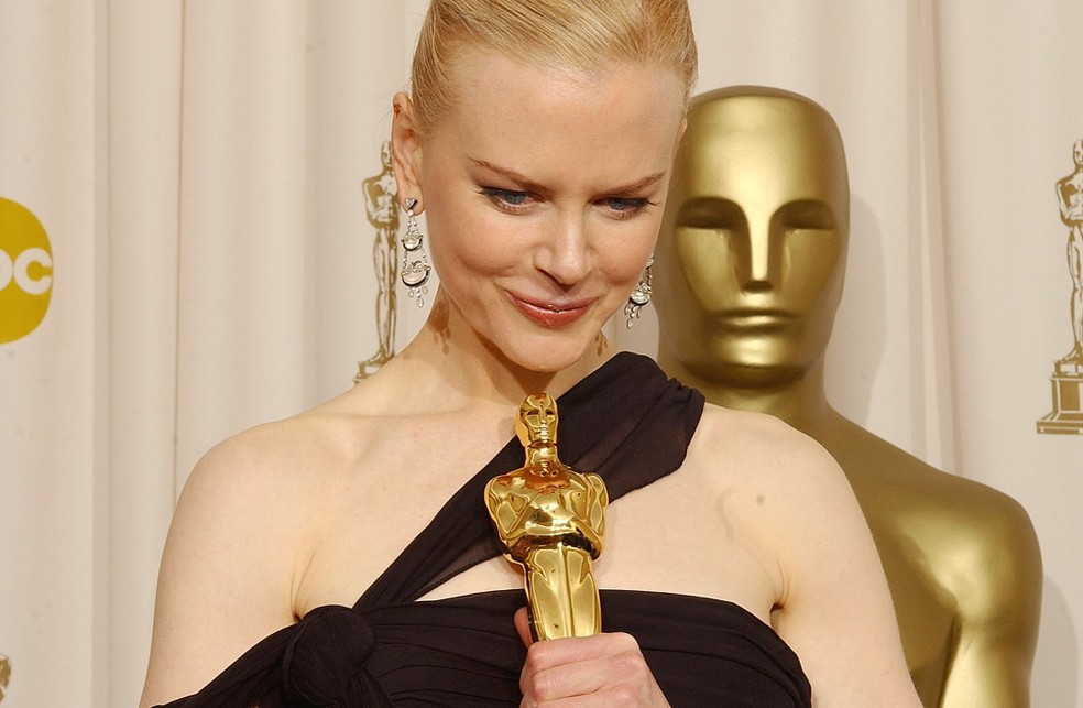 Nicole Kidman com seu Oscar de Melhor Atriz em 2003 — Foto: Getty Images