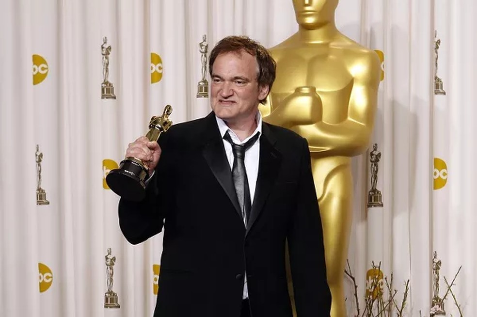 Quentin Tarantino após receber seu segundo Oscar de Melhor Roteiro Original, dessa vez por Django Livre (2012) — Foto: Getty Images