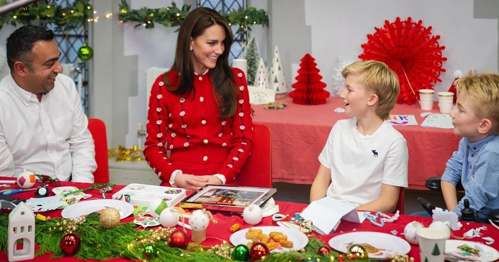 Kate Middleton em 'chá da tarde' surpresa para cuidadores de criança — Foto: Reprodução/Instagram