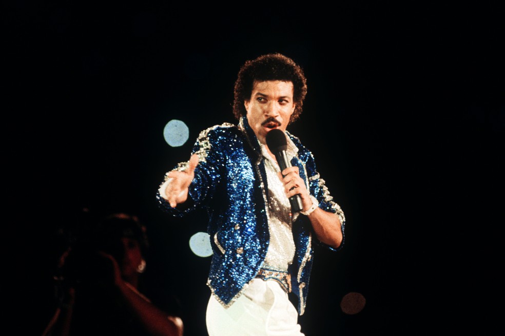 Lionel Richie performando no fechamento das Olimpíadas de Los Angeles, em 1984. — Foto: GettyImages