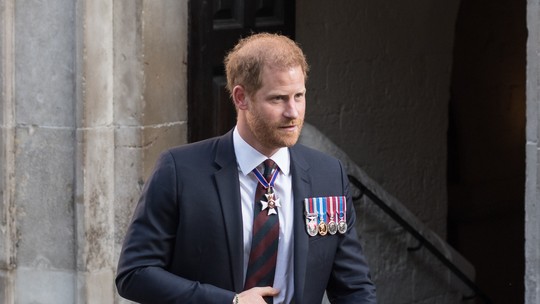 Harry está procurando casa no Reino Unido para receber amigos que 'não se dão bem' com Meghan Markle, diz especialista na Família Real