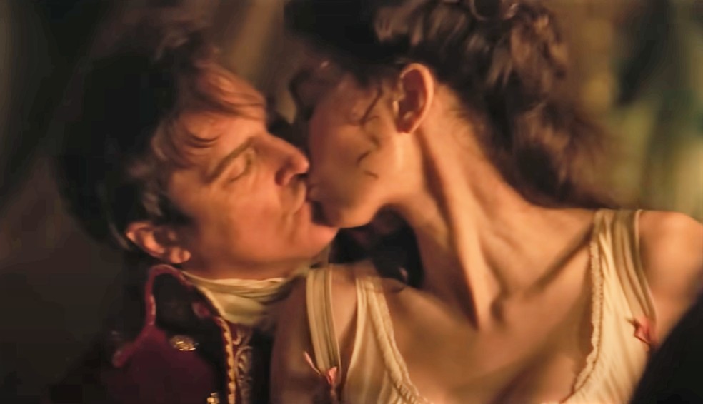 Joaquin Phoenix e Vanessa Kirby em 'Napoleão' (2023) — Foto: Reprodução