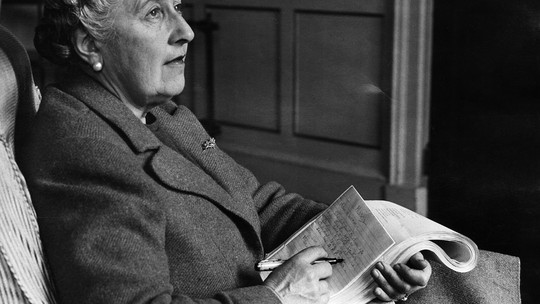 Desaparecimento, infidelidade e encontro com a Rainha: os detalhes da vida da escritora Agatha Christie, a 'Rainha do Crime'