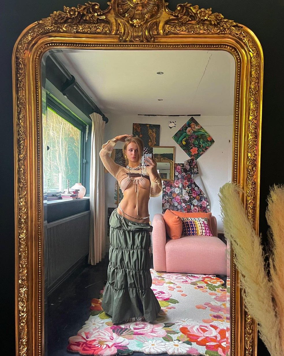 A atriz Maisie Smith — Foto: reprodução/Instagram