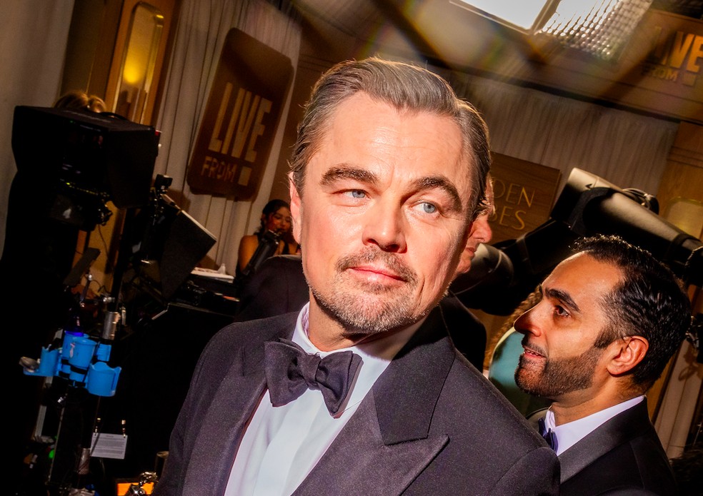O ator Leonardo DiCaprio nos bastidores da 83ª edição do Globo de Ouro, em 11 de janeiro de 2026 — Foto: Getty Images