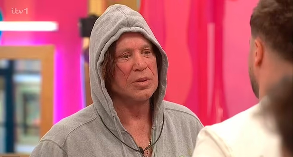 Mickey Rourke no 'Celebrity Big Brother' — Foto: reprodução