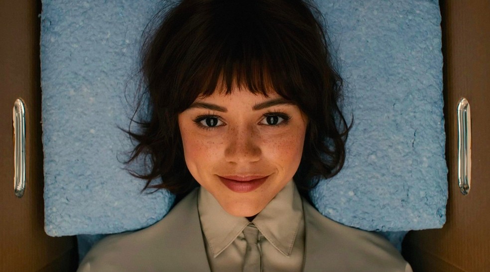 Jenna Ortega em cena de Klara e o Sol (2026) — Foto: Reprodução