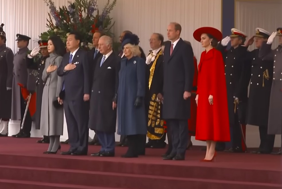 Kate Middleton, William, Charles e Camilla no encontro com o presidente sul-coreano Yoon Suk Yeo e Kim Keon Hee — Foto: Reprodução/YouTube