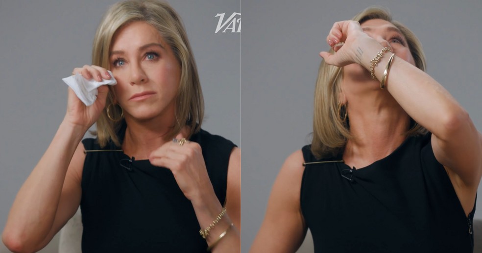 Jennifer Aniston chorando durante conversa com a atriz Quinta Brunson — Foto: Reprodução/YouTube