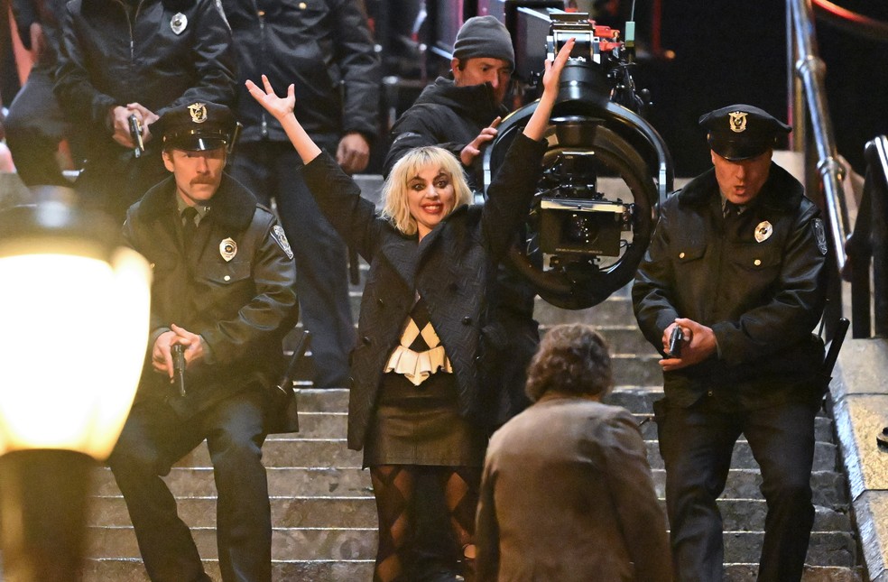 Lady Gaga e Joaquin Phoenix no set de Joker: Folie a Deux, continuação de Coringa (2019) — Foto: Getty Images