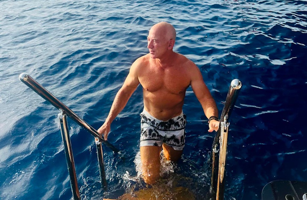 Jeff Bezos em foto compartilhada por Lauren Sánchez — Foto: Instagram