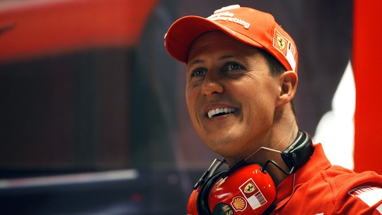 Comentarista da F1 que fez piada sobre Schumacher culpa jet lag após avalanche de críticas