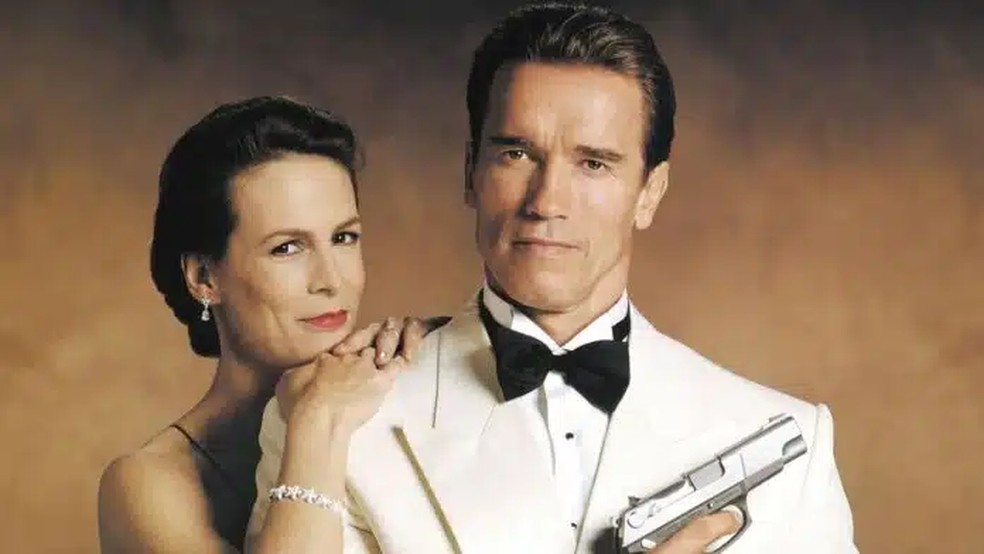 Jaime Lee Curtis e Arnold Schwarzenegger como Helen e Harry Tasker em 'True Lies' (1994) — Foto: 20th Century Fox