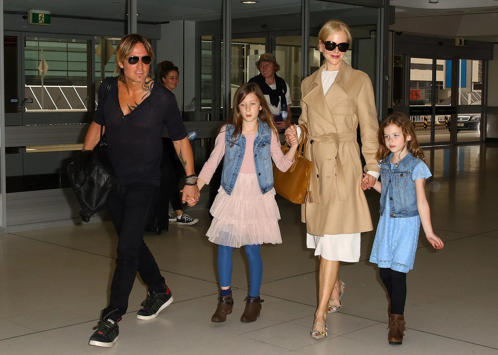 Nicole Kidman com Keith Urban e as duas filhas dos dois, Sunday e Faith — Foto: Getty Images