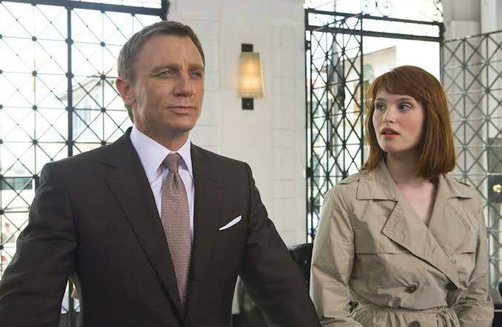Daniel Craig e Gemma Arterton em cena de 007 - Quantum of Solace (2008) — Foto: Reprodução
