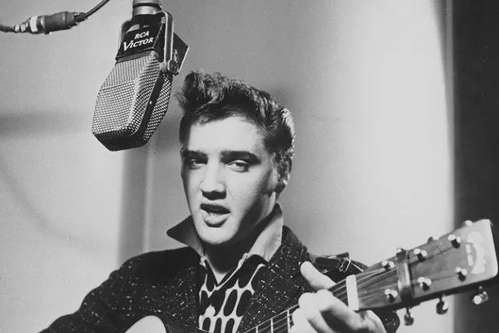 Atriz neta de Elvis revela ter passado cinco meses sem sair da cama e duas  semanas sem falar após suicídio do irmão - Monet