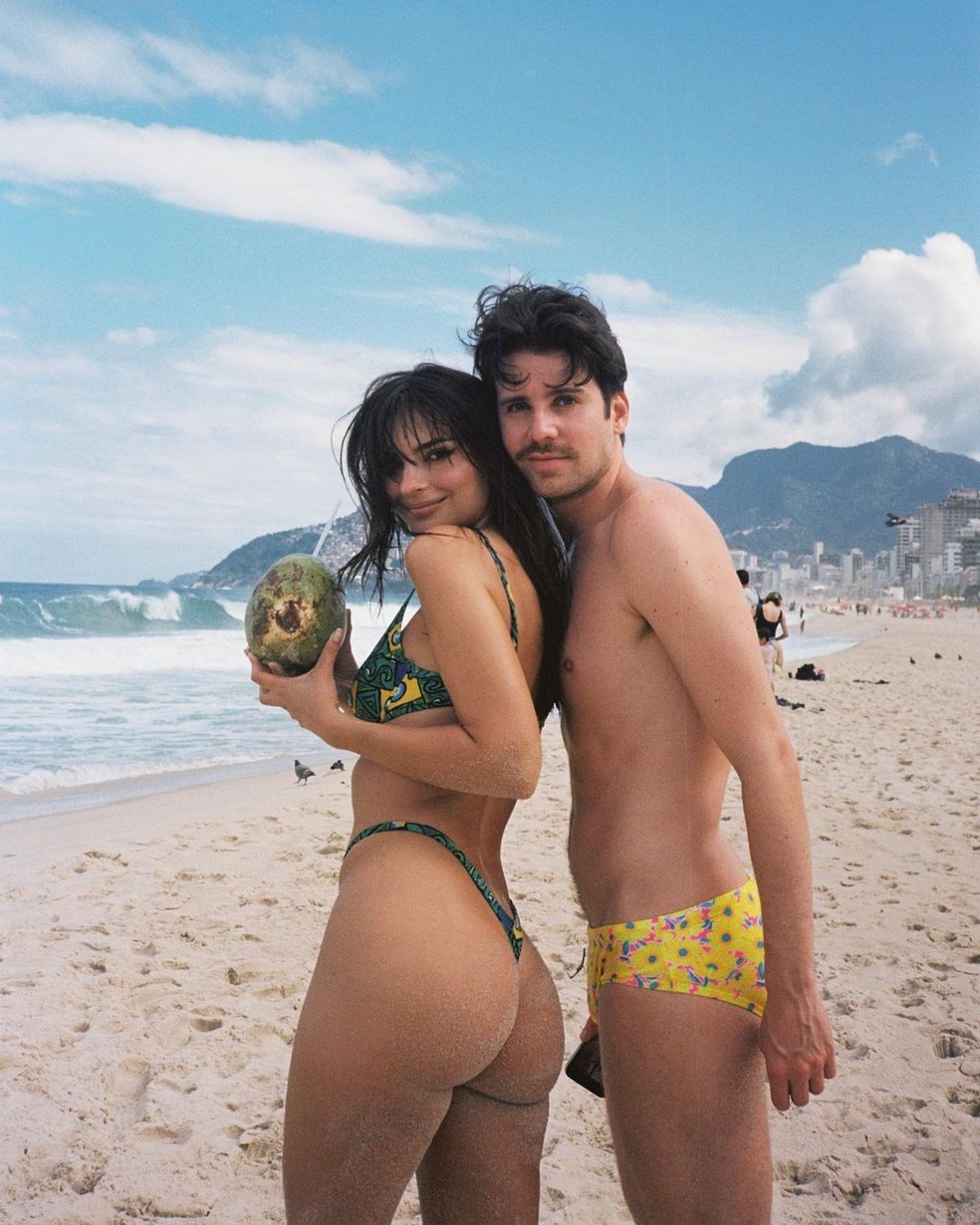 Emily Ratajkowski e Marcelo Gaia, fundador da Mirror Palais, no Rio de Janeiro — Foto: Reprodução/Instagram