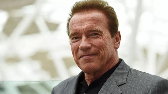 Arnold Schwarzenegger é detido no aeroporto de Munique por relógio de luxo não declarado que seria leiloado, diz jornal