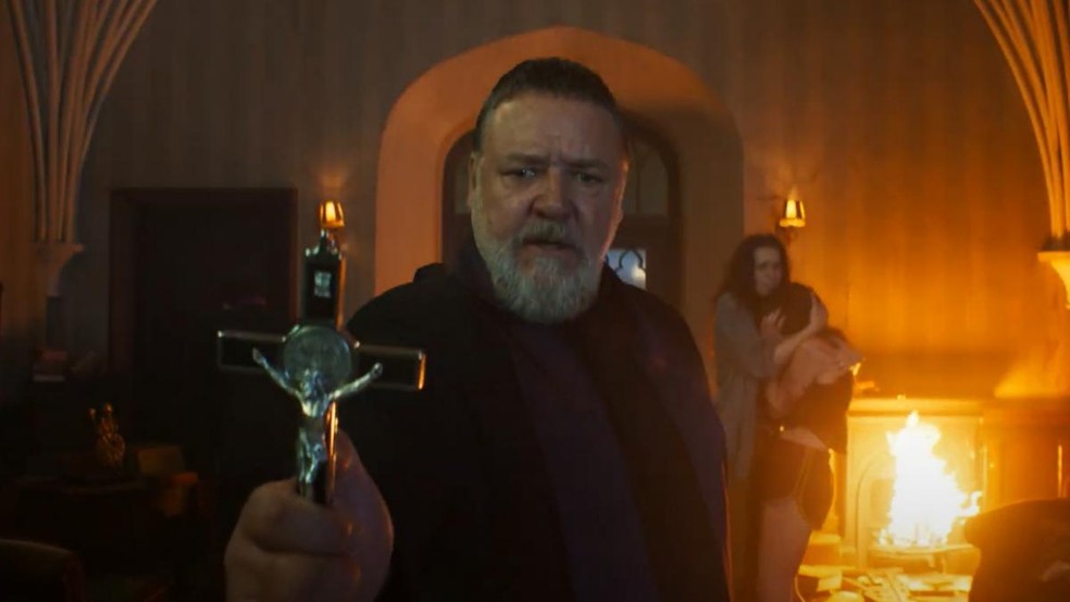 Russell Crowe em O Exorcista do Papa — Foto: Divulgação