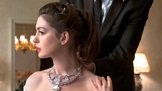 A troca de papéis que colocou Anne Hathaway em 'Oito Mulheres e um Segredo' e deu Oscar para outra estrela