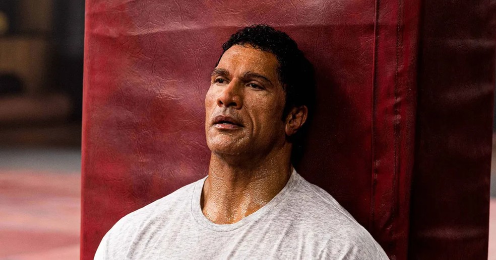 Dwayne Johnson (The Rock) em cena de 'Coração de Lutador: The Smashing Machine' — Foto: Divulgação