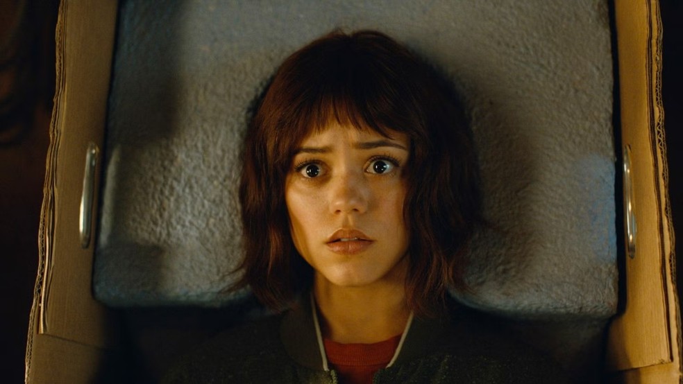 Jenna Ortega em cena de 'Klara e o Sol' — Foto: Reprodução