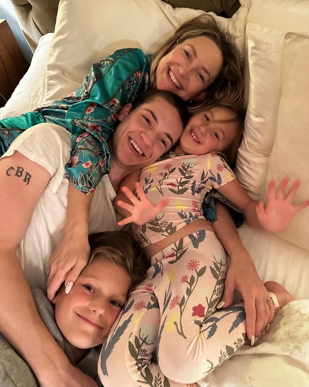 Kate Hudson com os três filhos: Ryder, Rani Rose e Bingham — Foto: Instagram