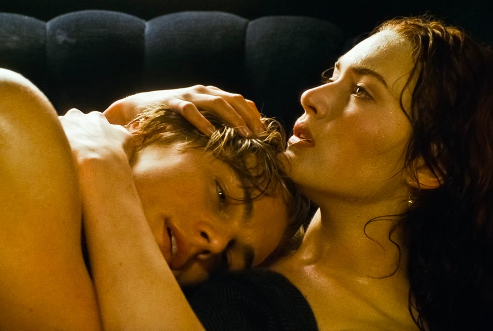 Leonardo DiCaprio e Kate Winslet em cena de Titanic (1997) — Foto: Reprodução