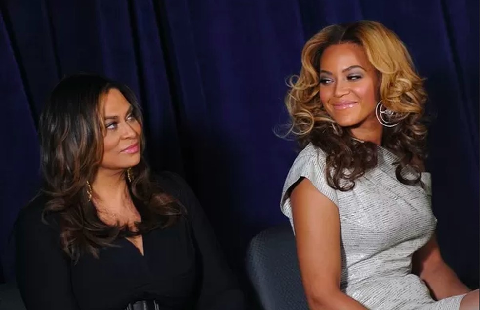 Beyoncé com a mãe, Tina Knowles — Foto: Getty Images