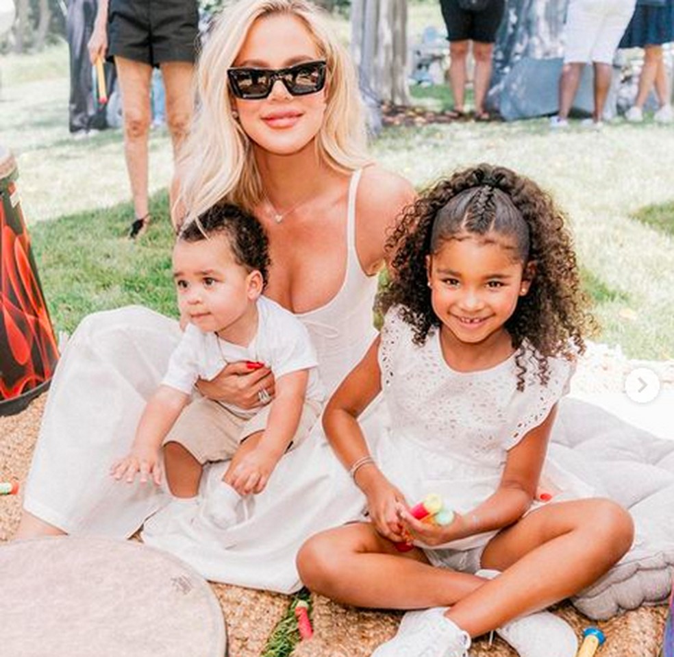 Khloé Kardashian com os filhos — Foto: Instagram