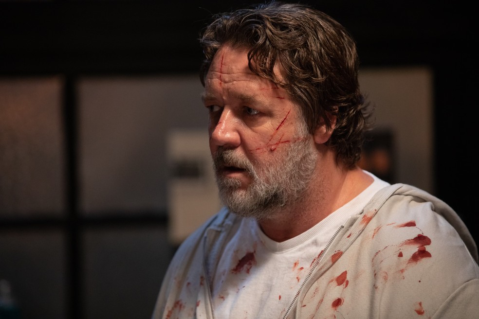 Novo filme de Russell Crowe é ovacionado em festival e coloca ator