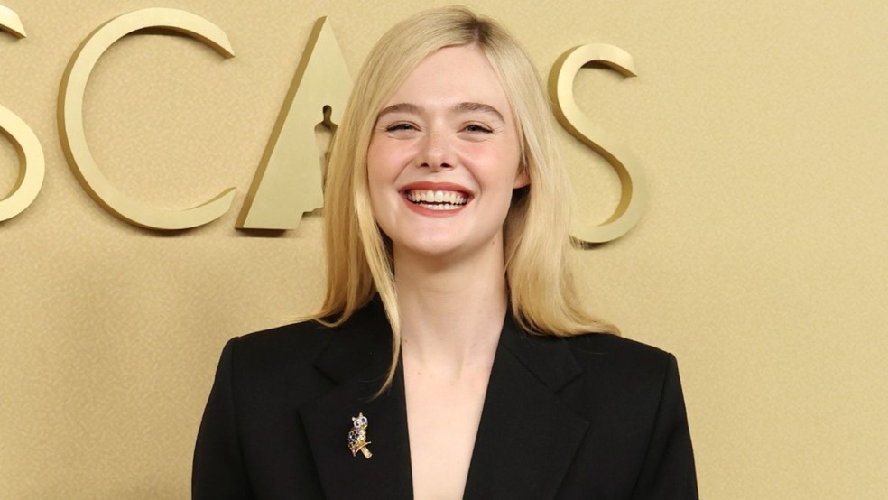 A atriz Elle Fanning em evento da Academia aos indicados ao Oscar 2026 — Foto: Getty Images