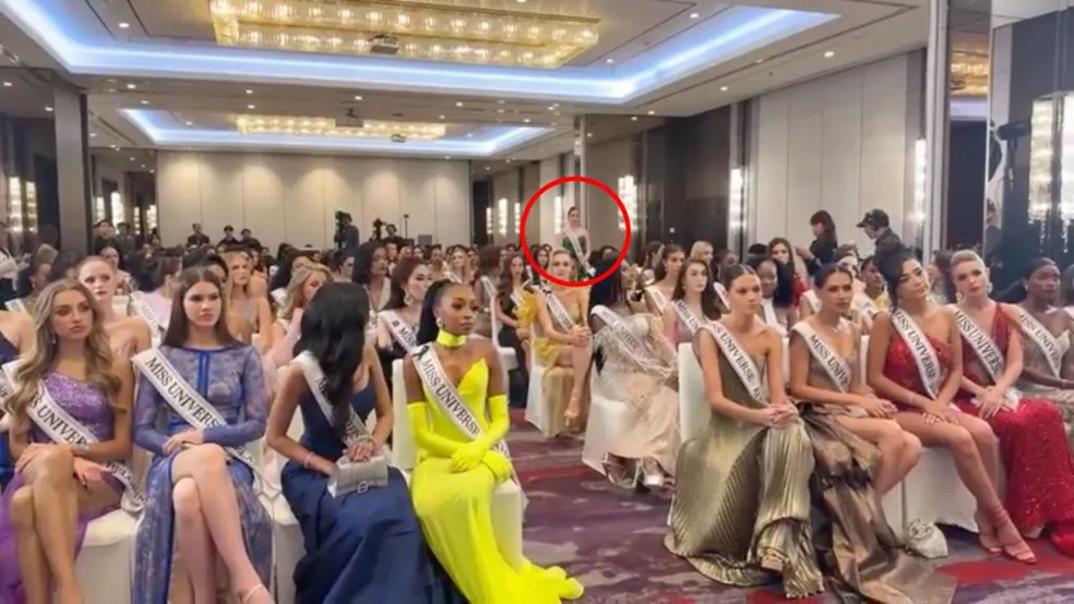 Miss México Fatima Bosch fica de pé após acusações de organizador do Miss Universo — Foto: reprodução/Facebook