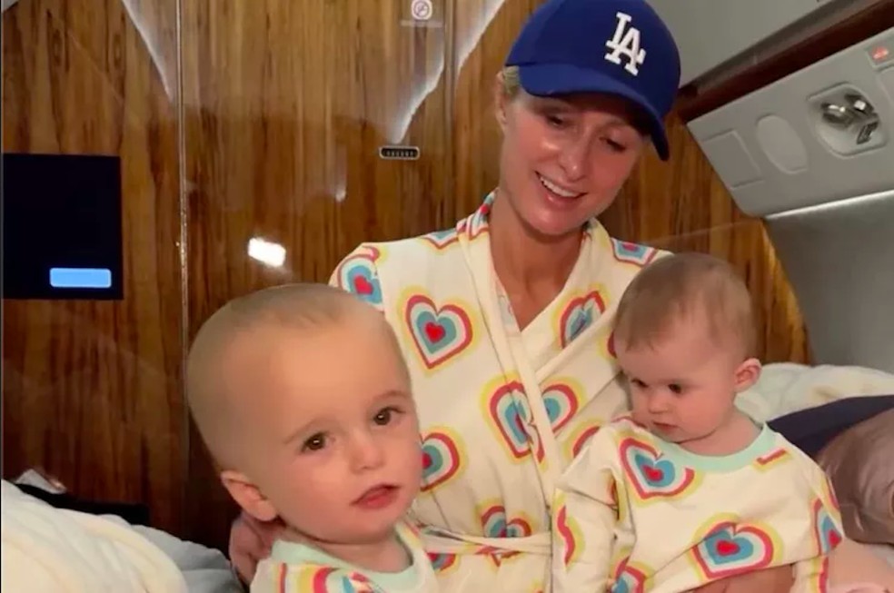 A socialite Paris Hilton com os filhos — Foto: Instagram