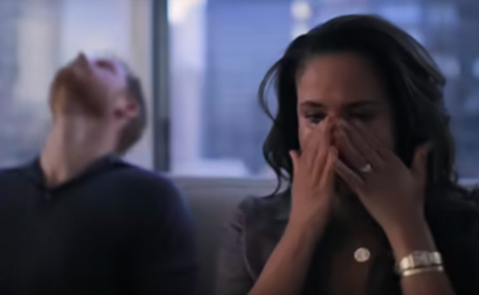 Meghan Markle chorando no trailer do documentário protagonizado por ela e o marido, o Príncipe Harry — Foto: Reprodução