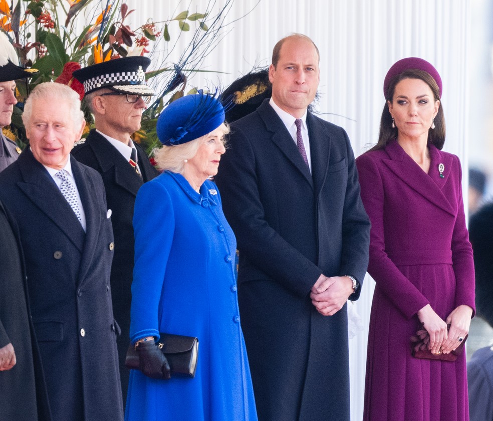 O Rei Charles III, a Rainha Consorte Camilla, o Príncipe William e a Princesa Kate Middleton em foto de novembro de 2022 — Foto: Getty Images
