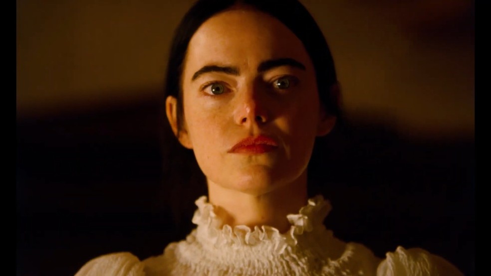 diretor-explica-por-que-emma-stone-n-o-fugiu-de-cenas-pol-micas-de
