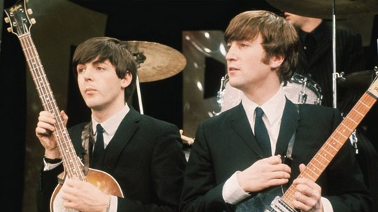 Os discos favoritos de John Lennon e Paul McCartney nos Beatles, mostrando a visão oposta que os dois tinham sobre a banda