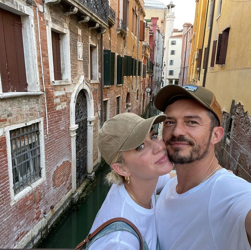 Kate Perry e Orlando Bloom compartilharam fotos da viagem romântica nas redes sociais (Foto: Reprodução/Instagram) — Foto: Monet