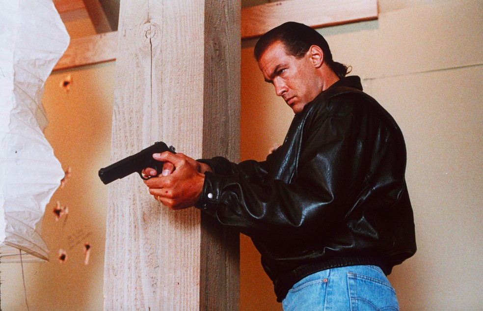 Steven Seagal em cena de Difícil de Matar (1990) — Foto: Reprodução