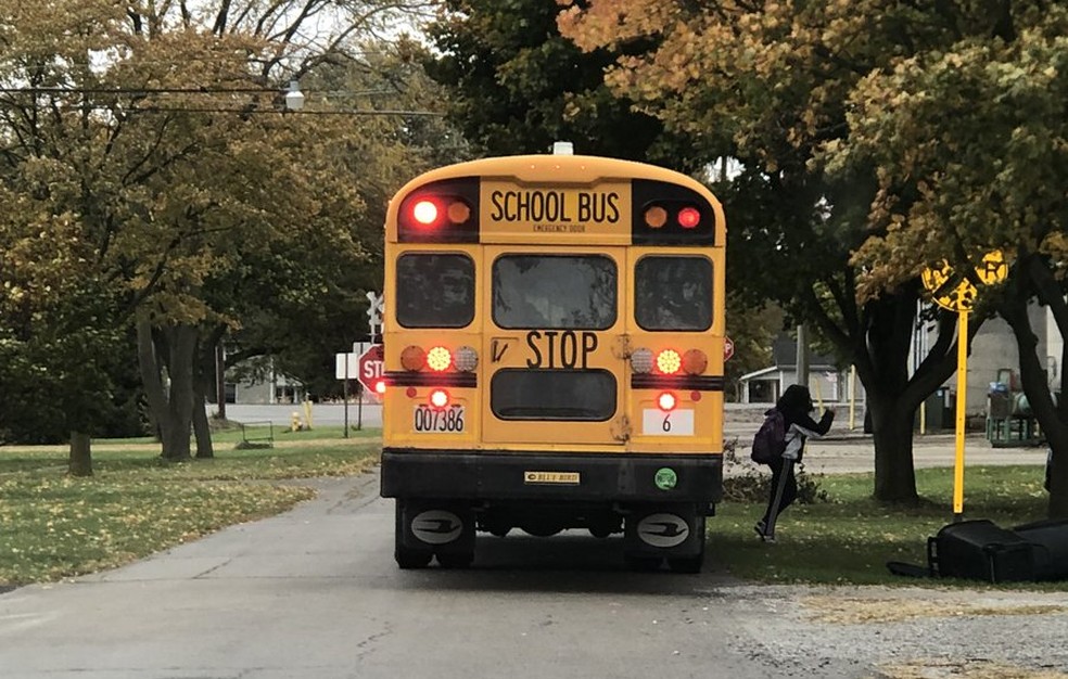 Ônibus escolar — Foto: reprodução Twitter