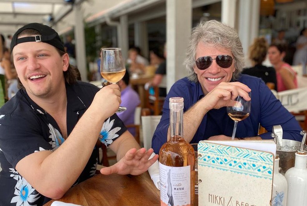 Jesse Bongiovi e Jon Bon Jovi fundaram marca de vinhos rosé — Foto: Instagram