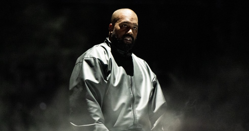O rapper Kanye "Ye" West no festival Rolling Loud, na Califórnia, em show criticado por playback — Foto: Getty