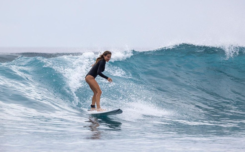 Elsa Pataky arrasa nas ondas da ilha em Fiji — Foto: Reprodução/Instagram