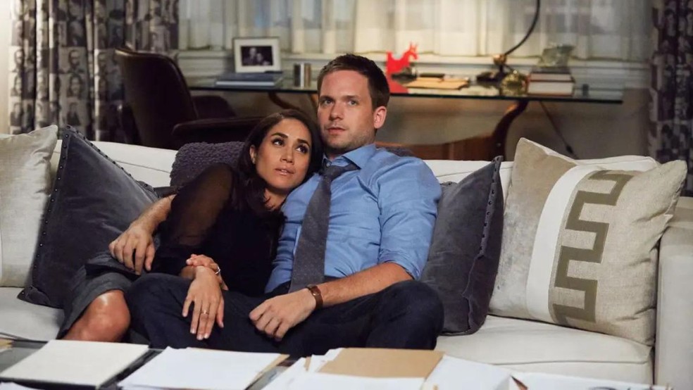 Meghan Markle e Patrick J. Adams em cena de 'Suits' — Foto: Ian Watson/USA Network