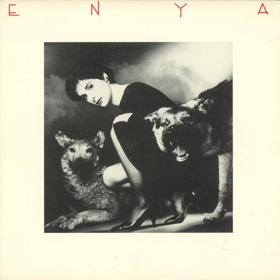 A capa de Enya, primeiro disco da cantora Enya, lançado em fevereiro de 1987 — Foto: Reprodução