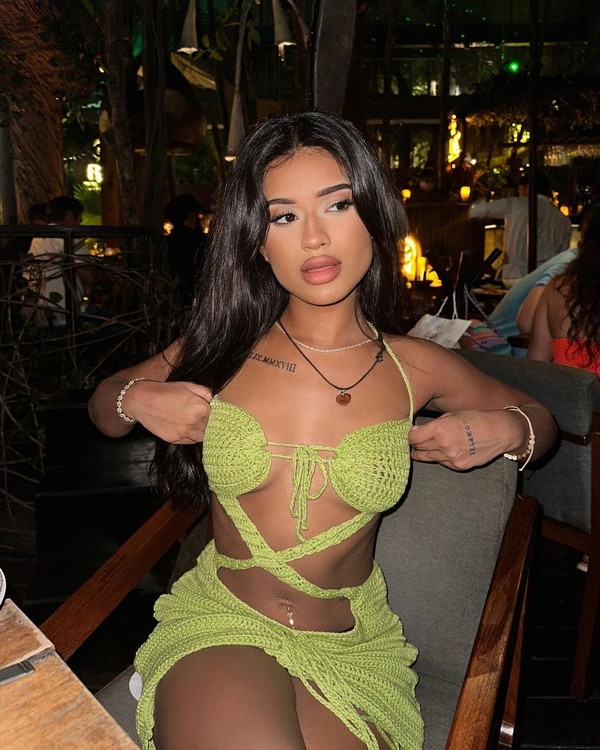 Influencer é criticada por gravar 'conteúdo quente' em local com